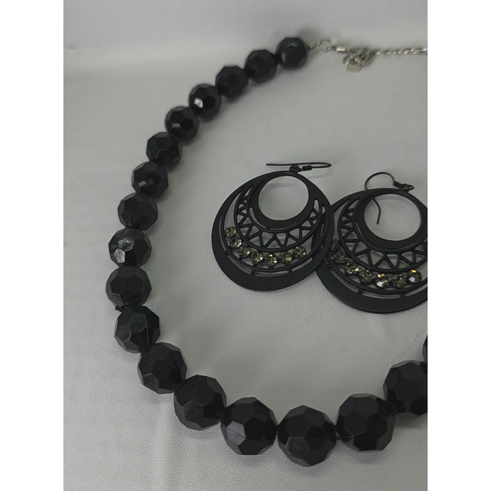 Matte‎ Black Faceted Bead Necklace & Rhinestone Orbital Drop Earring Jewelry Set - Picture 6 of 6
